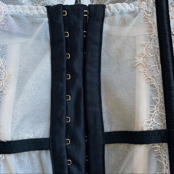 Rare VS Fashion Show 2014 Embellished Gold Corset Swarovski Crystals Size 34C - Picture 9 of 10